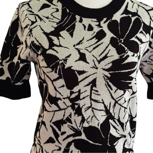 Michael Kors Black and White Floral Knit Top MSRP $98.00 - Picture 2 of 9
